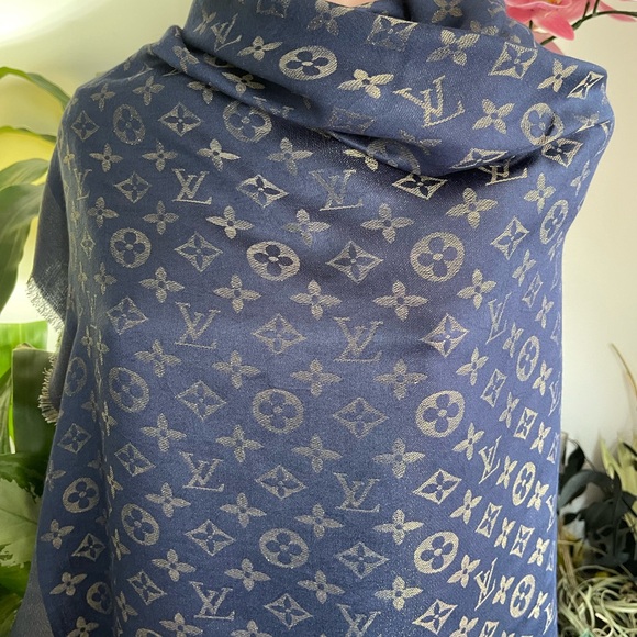 Louis Vuitton Silk Monogram Wrap/Shawl Scarf. - Picture 2 of 16